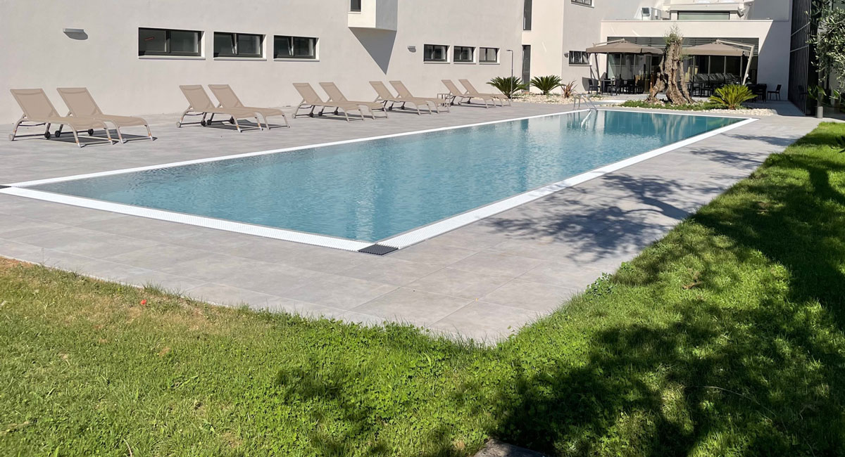 Piscina e bar