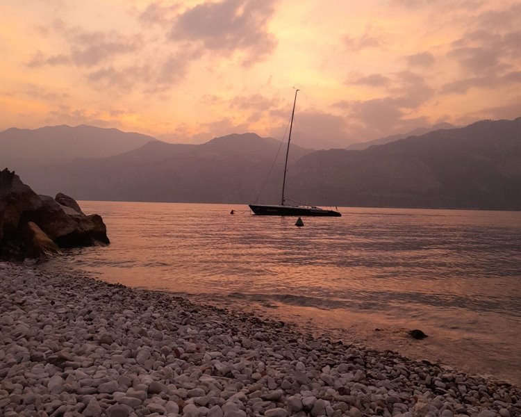 Autunno a Malcesine – Vivi la tranquillità del Lago di Garda 🍁